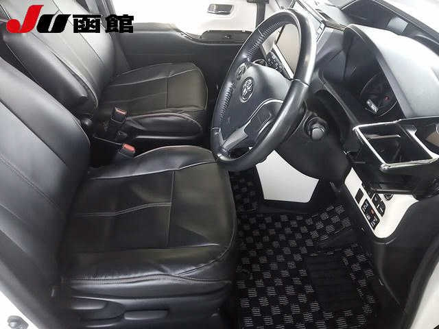 TOYOTA NOAH 2018