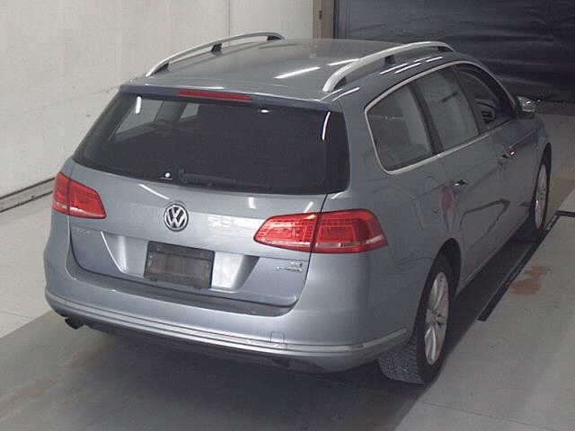 VOLKSWAGEN PASSAT VARIANT 2011