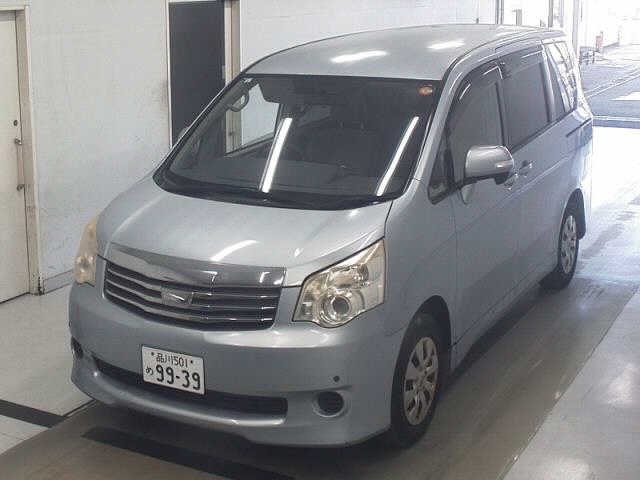 TOYOTA NOAH 2013