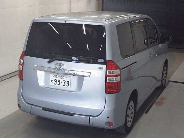 TOYOTA NOAH 2013
