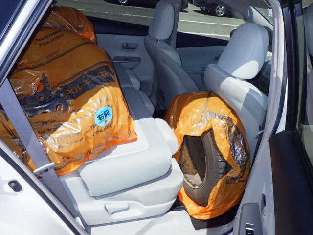 TOYOTA PRIUS ALPHA 2012