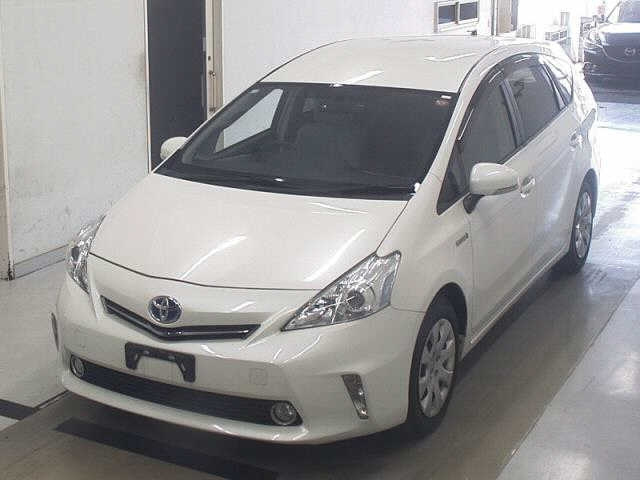 TOYOTA PRIUS ALPHA 2012