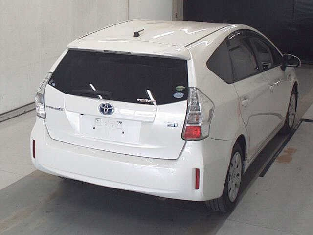 TOYOTA PRIUS ALPHA 2012