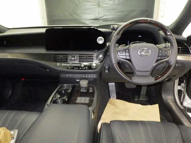 LEXUS LS 2024