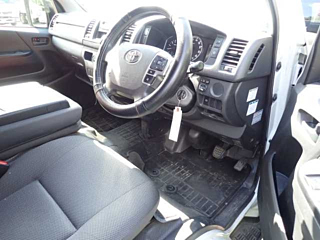 TOYOTA HIACE VAN 2020