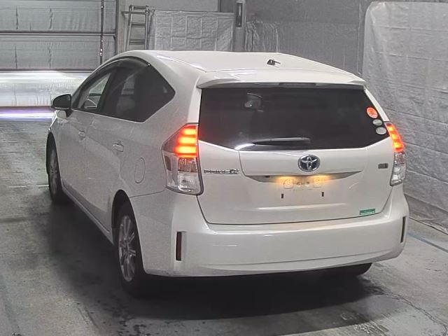 TOYOTA PRIUS ALPHA 2017