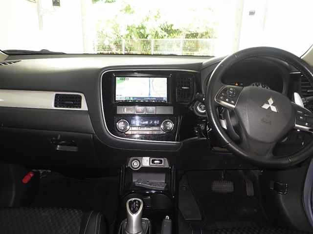 MITSUBISHI OUTLANDER PHEV 2013