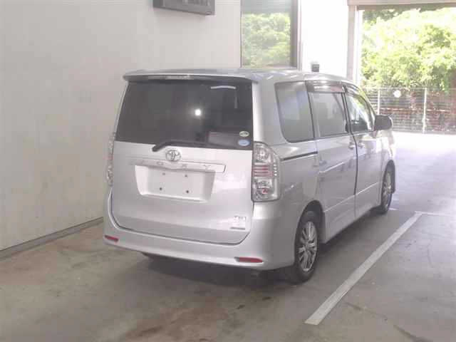 TOYOTA VOXY 2008