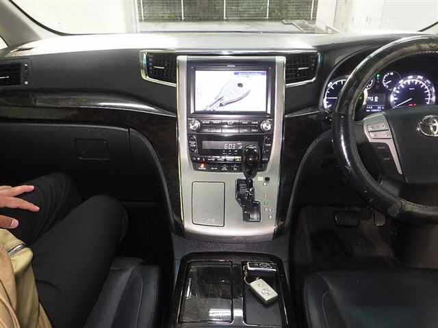 TOYOTA VELLFIRE 2013