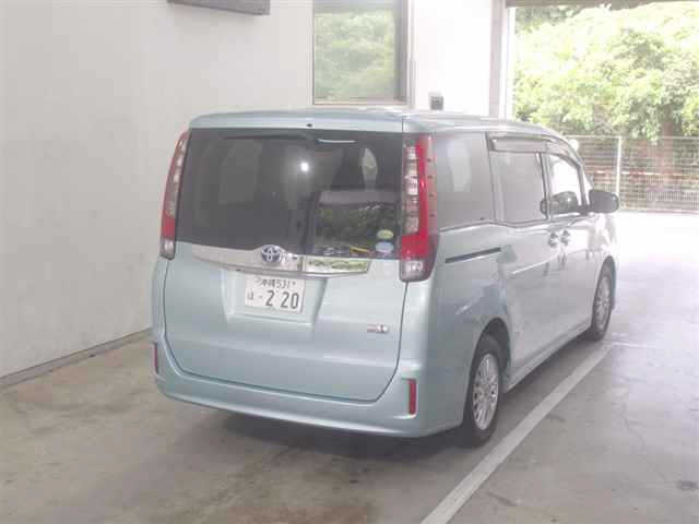 TOYOTA NOAH 2014
