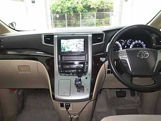 TOYOTA VELLFIRE 2013