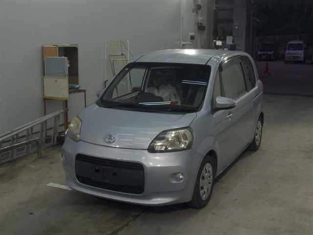 TOYOTA PORTE 2012