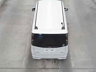NISSAN ROOX 2010