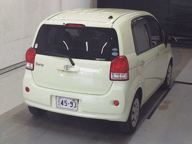 TOYOTA PORTE 2015