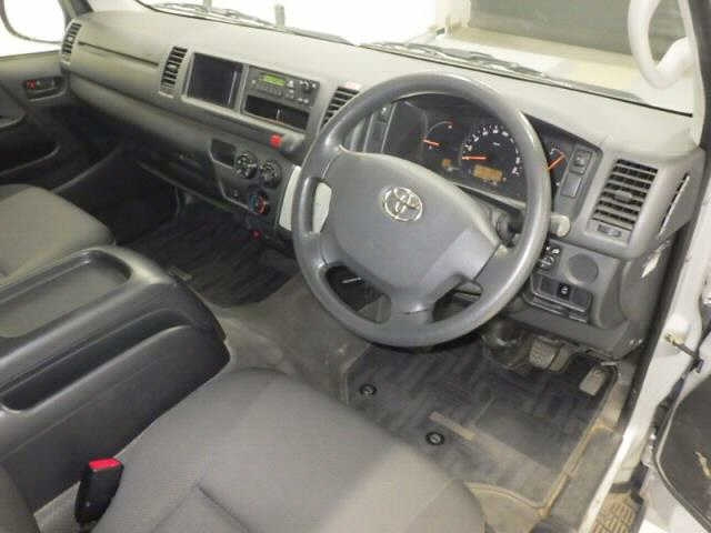 TOYOTA HIACE 2016