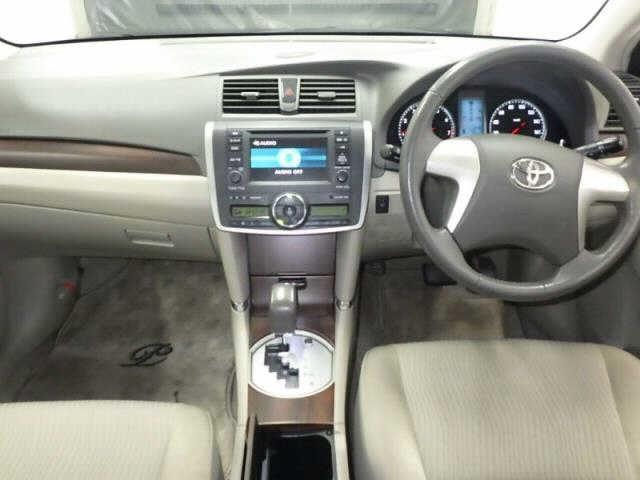 TOYOTA PREMIO 2010