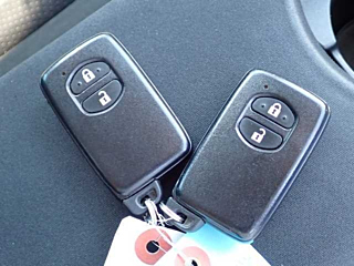 TOYOTA PRIUS 2012