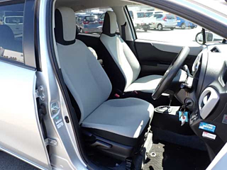 TOYOTA VITZ 2011