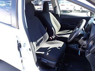 TOYOTA VITZ 2019