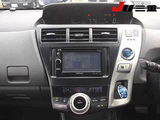TOYOTA PRIUS ALPHA 2011