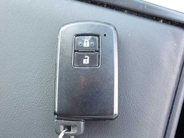 TOYOTA PRIUS ALPHA 2017