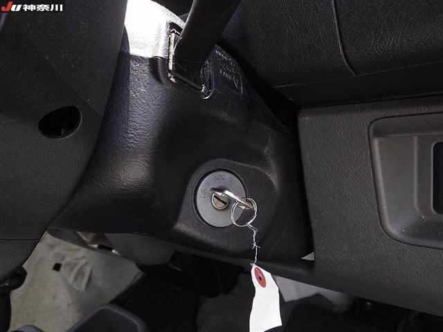 NISSAN CLIPPER TRUCK 2013