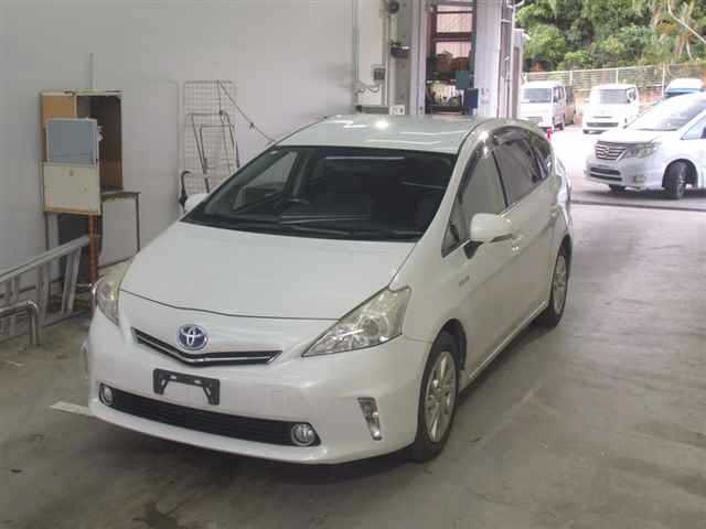 TOYOTA PRIUS ALPHA 2014