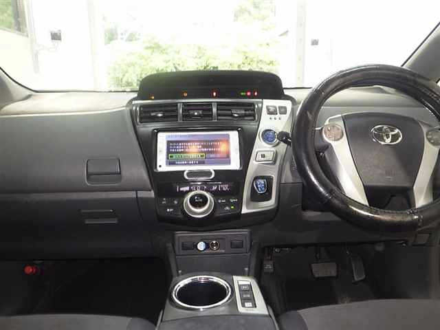 TOYOTA PRIUS ALPHA 2014