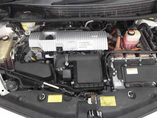 TOYOTA PRIUS ALPHA 2014