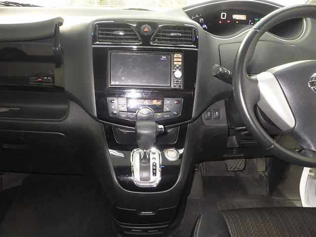 NISSAN SERENA 2015