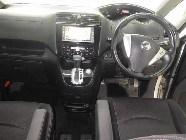 NISSAN SERENA 2011