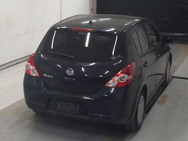 NISSAN TIIDA 2010