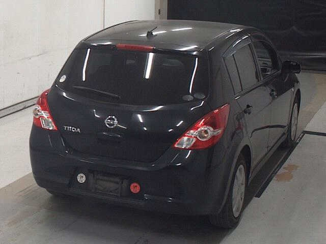 NISSAN TIIDA 2010