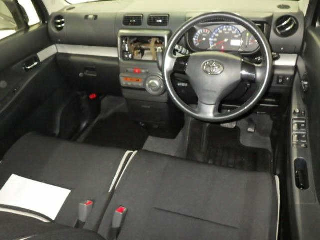 TOYOTA PIXIS SPACE 2012