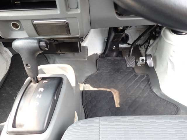 NISSAN CLIPPER TRUCK 2013