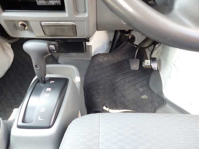 NISSAN CLIPPER TRUCK 2013