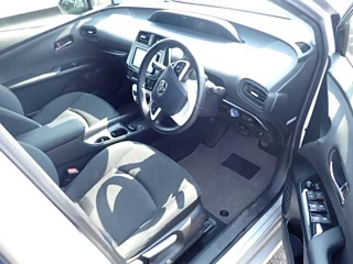 TOYOTA PRIUS 2017