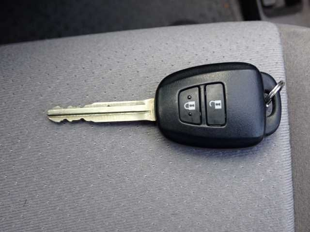 TOYOTA COROLLA AXIO 2016