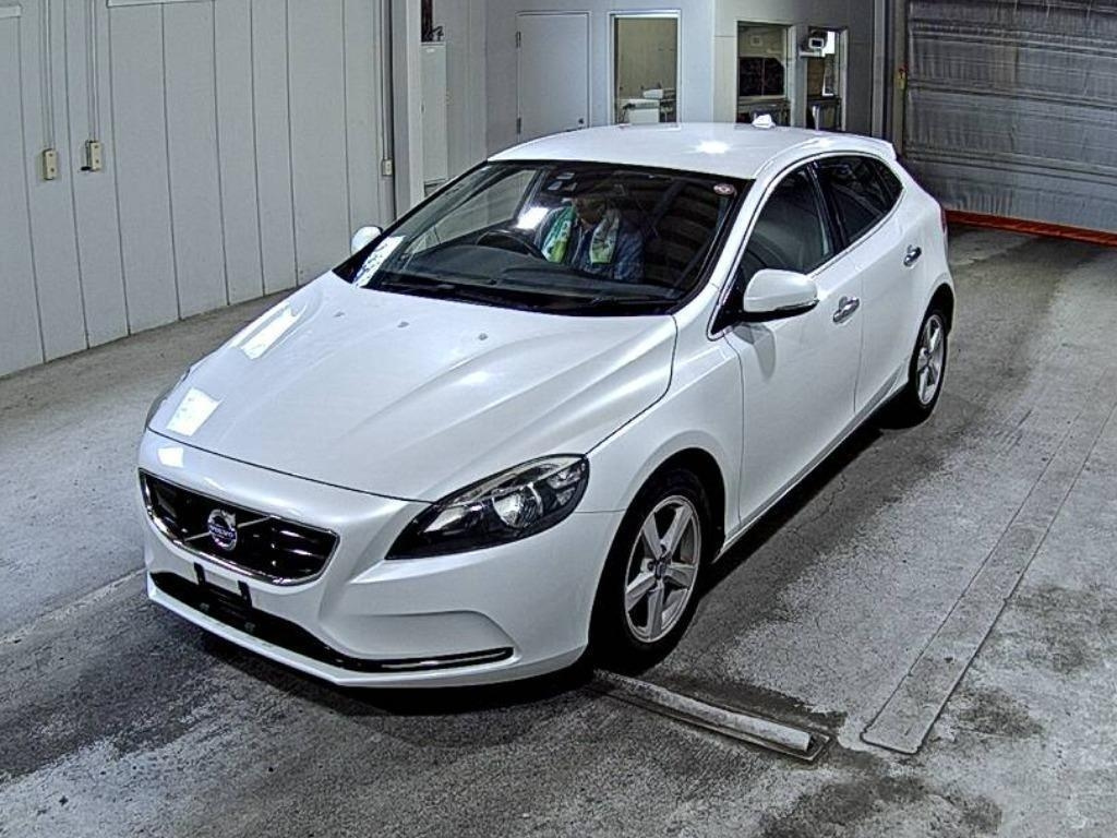 VOLVO V40 2014