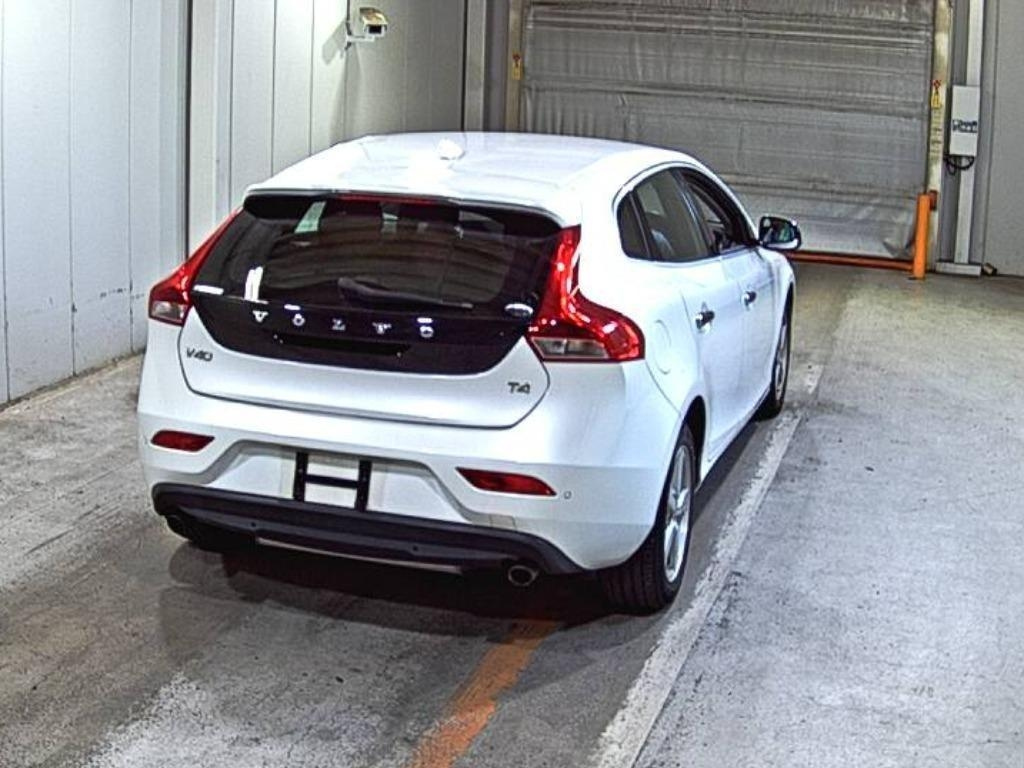 VOLVO V40 2014