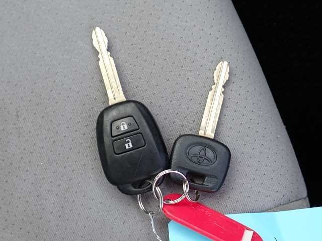 TOYOTA COROLLA AXIO 2016