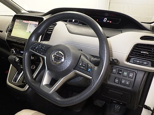 NISSAN SERENA 2017