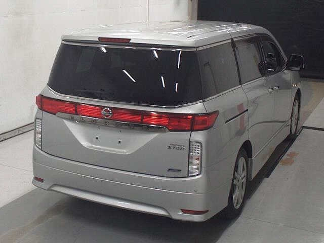 NISSAN ELGRAND 2010