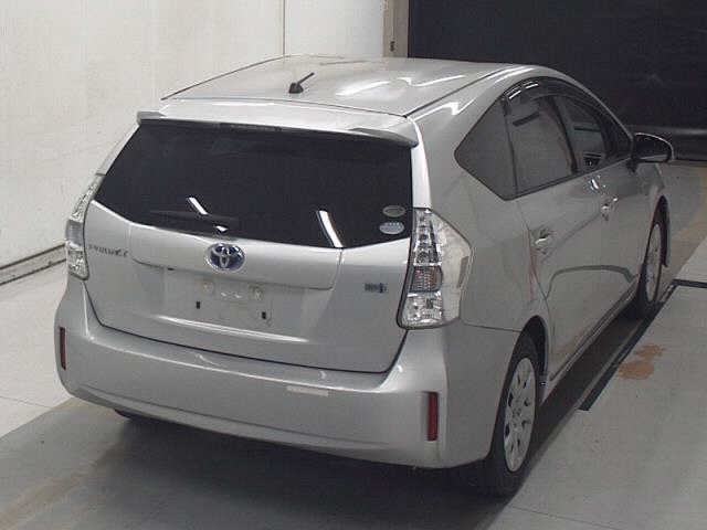 TOYOTA PRIUS ALPHA 2012