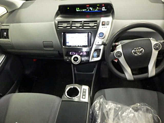 TOYOTA PRIUS ALPHA 2012