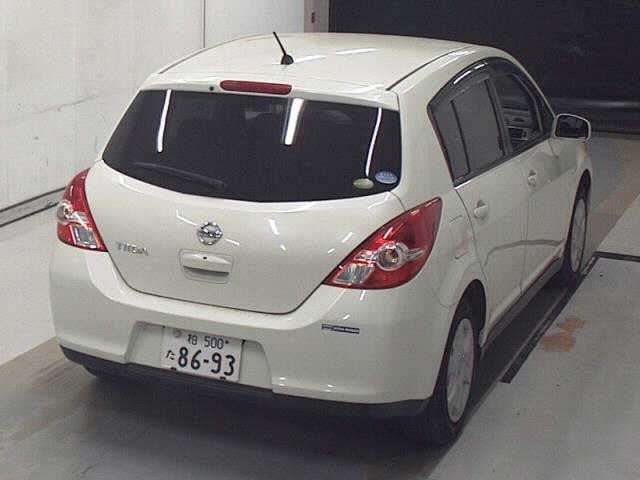 NISSAN TIIDA 2011