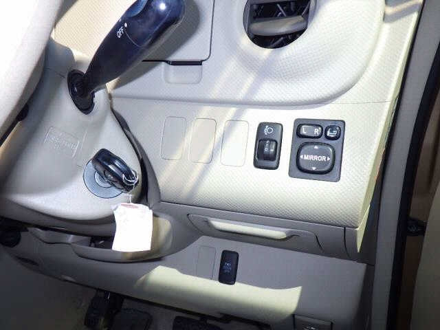 TOYOTA PORTE 2008