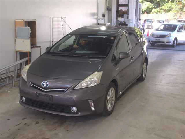 TOYOTA PRIUS ALPHA 2012
