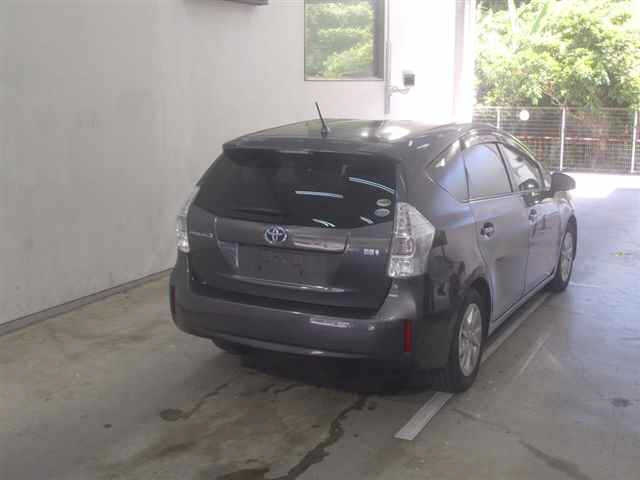 TOYOTA PRIUS ALPHA 2012