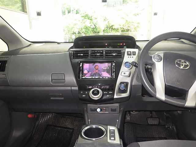 TOYOTA PRIUS ALPHA 2012